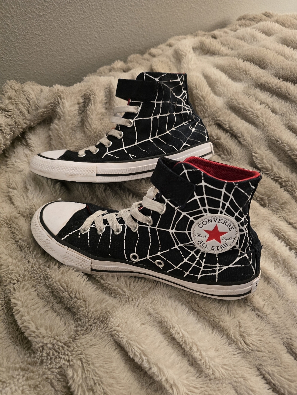 Kids Converse Black Spiderman High-Top Sneakers Size 3